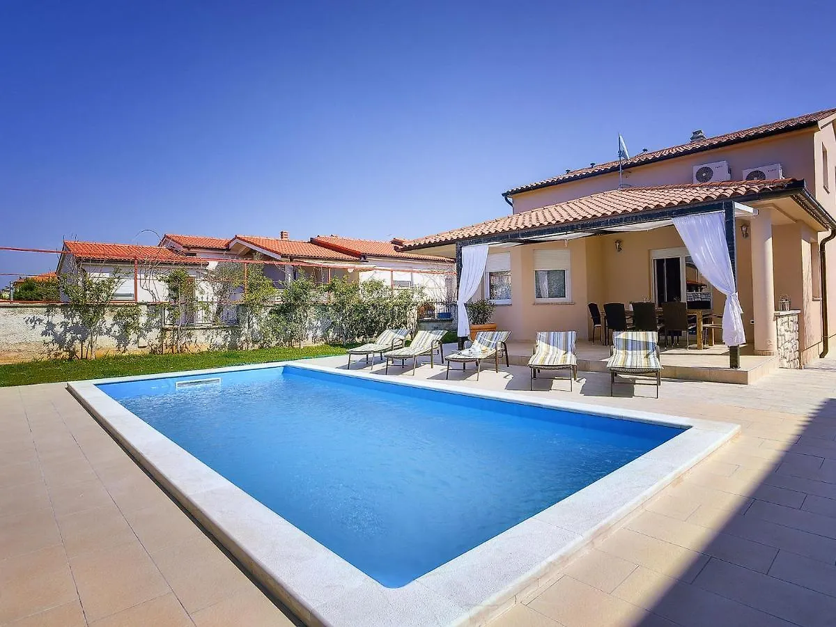 Modern Villa With Private Pool Near Beach Valbandon
