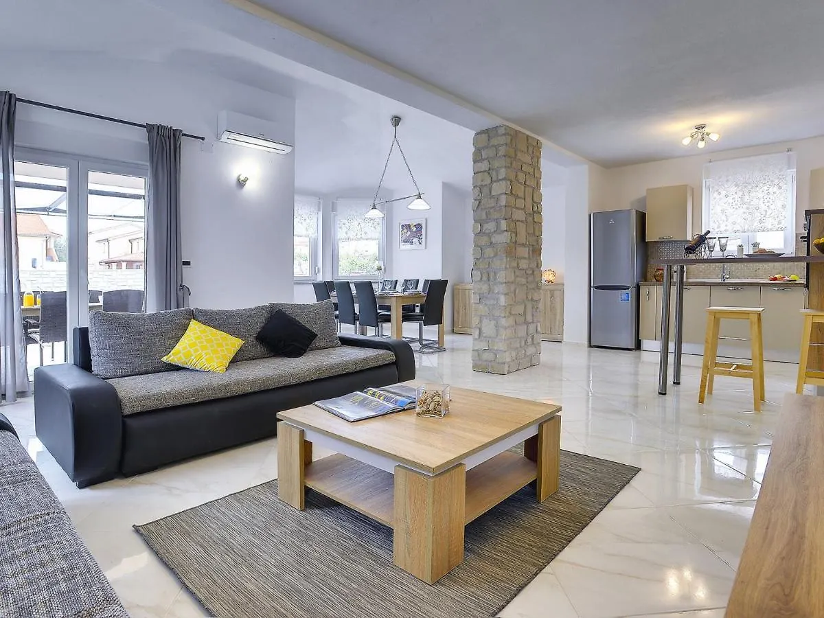 Modern Villa With Private Pool Near Beach Valbandon Kroatië
