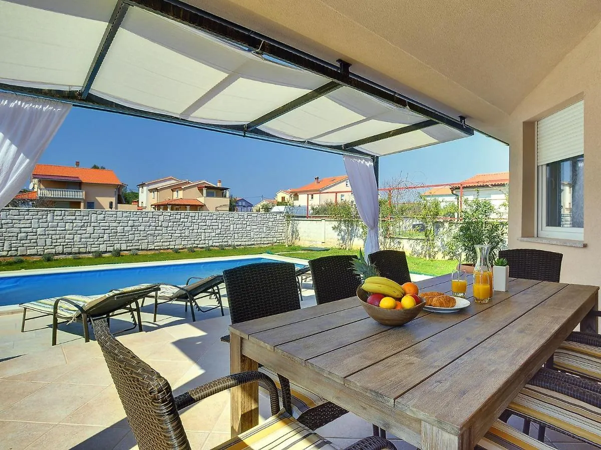 Modern Villa With Private Pool Near Beach Valbandon Kroatië