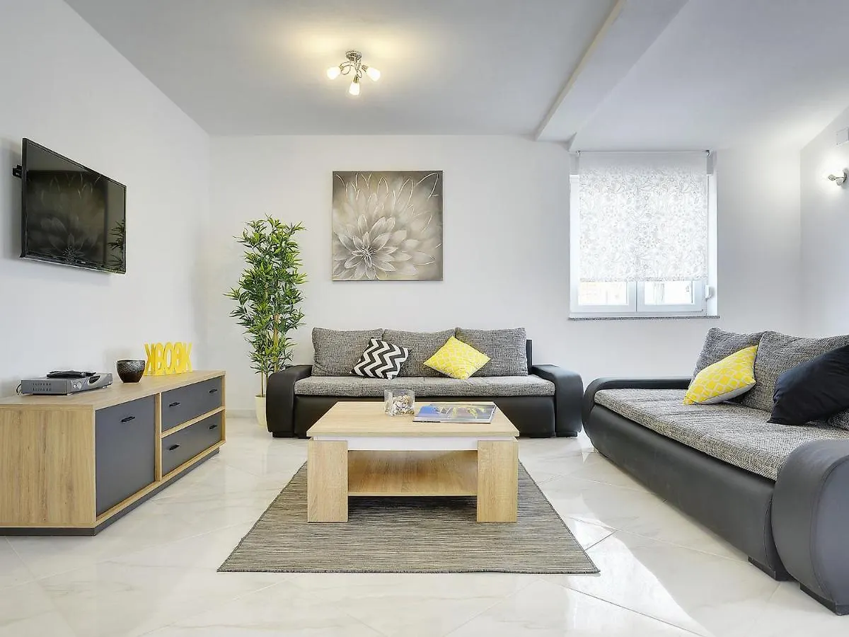 Modern Villa With Private Pool Near Beach Valbandon