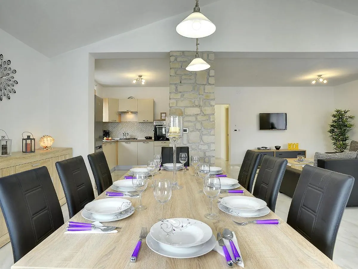 Modern Villa With Private Pool Near Beach Valbandon