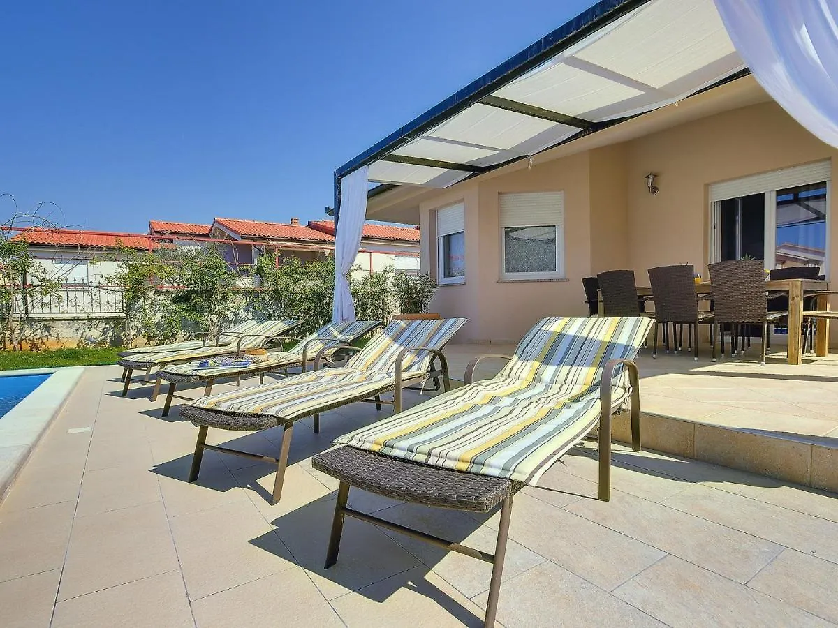 Modern Villa With Private Pool Near Beach Valbandon