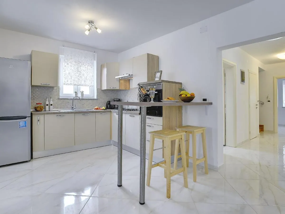 Modern Villa With Private Pool Near Beach Valbandon 0*,