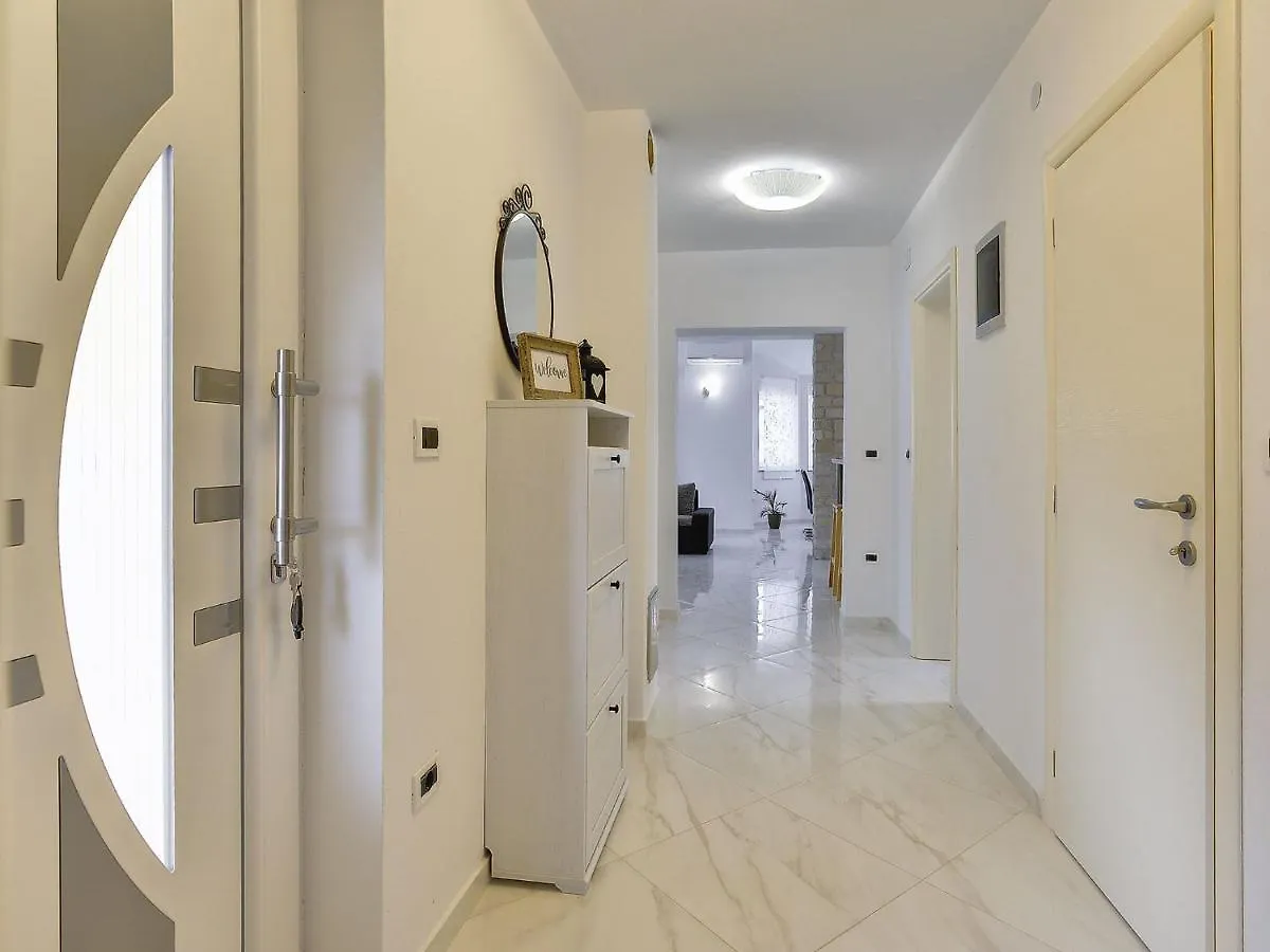 Modern Villa With Private Pool Near Beach Valbandon