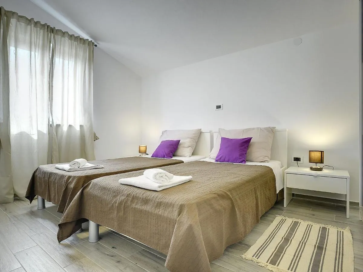 Modern Villa With Private Pool Near Beach Valbandon