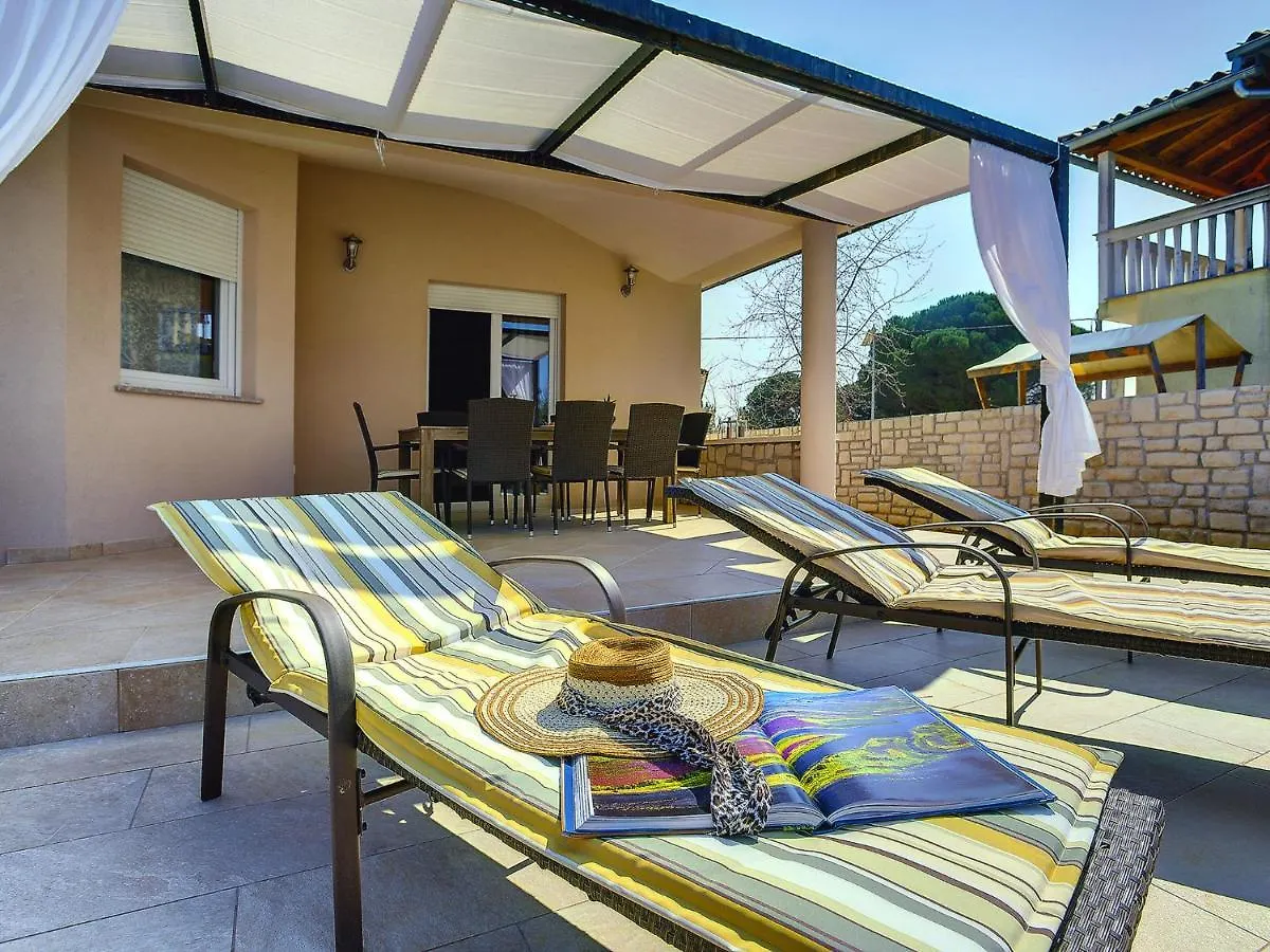 Modern Villa With Private Pool Near Beach Valbandon